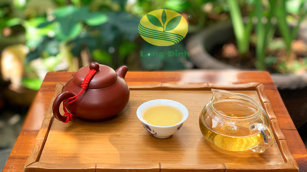 thưởng thức trà ô long